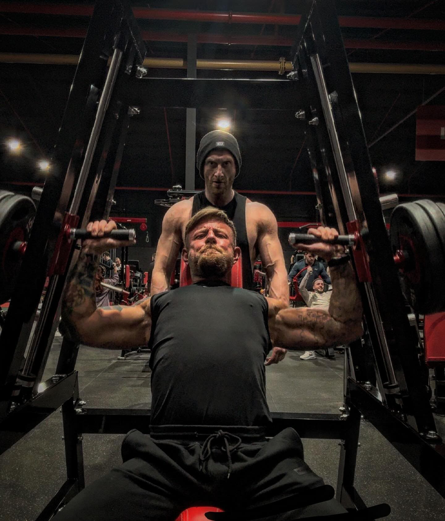 Equipamiento de gimnasio RealLeader